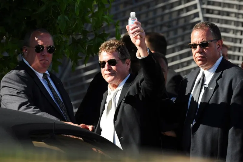 ryan o'neal assiste aux funérailles de farrah fawcett qui ont eu lieu à la cathédrale catholique du centre de los angeles, ca, usa le 30 juin 2009 photo par lionel hahn-nebinger abacapresscom