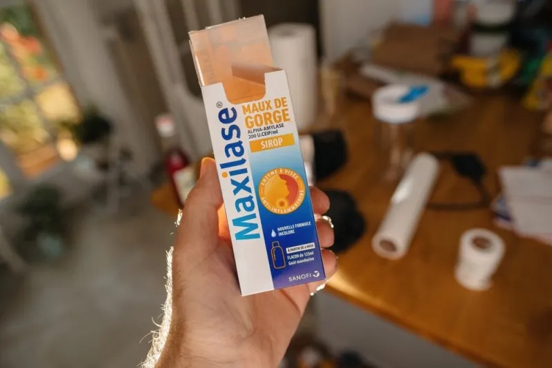 frankfurt,,germany,-,jun,12,,2023 ,a,hand,holds,a