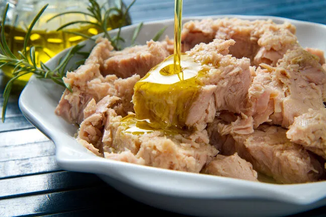 tuna fish in oil, canned food isolated