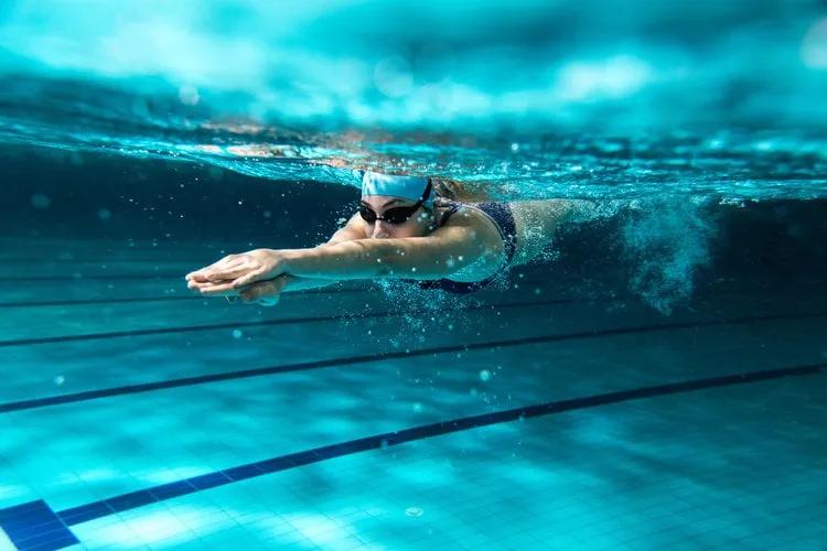 female swimmer at the swimming poolunderwater photo