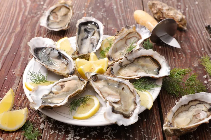 fresh oyster with lemon