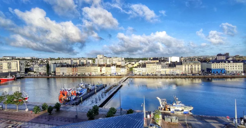 france cherbourg en cotentinun aspect du port au bassin du commerce avec les bateaux le long de la passerelle et au fond les maisons alignées