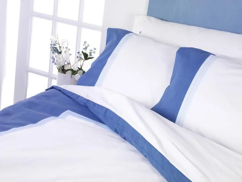 chambre bleue et blanche