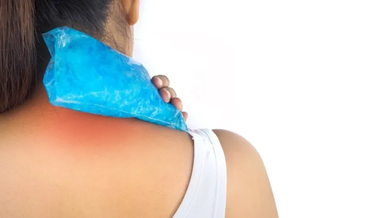 the pain in the neck and shoulder muscles is alleviated by cold