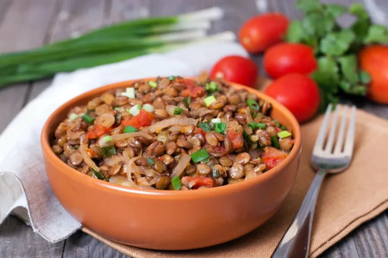 lentilles aux oignons et aux tomates