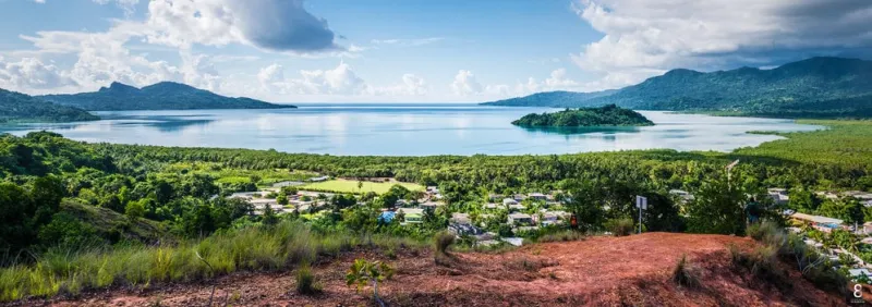 vue panoramique de la baie de chirongui (sud ouest de mayotte)panoramique disponible en 16855x3961
