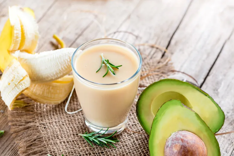 smoothie aus obst und gemüse - diät - fasten - detox