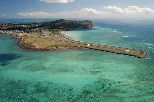 piste d'atterrissage, aéroport de dzaoudzi-pamandzi, petite terre, mayotte