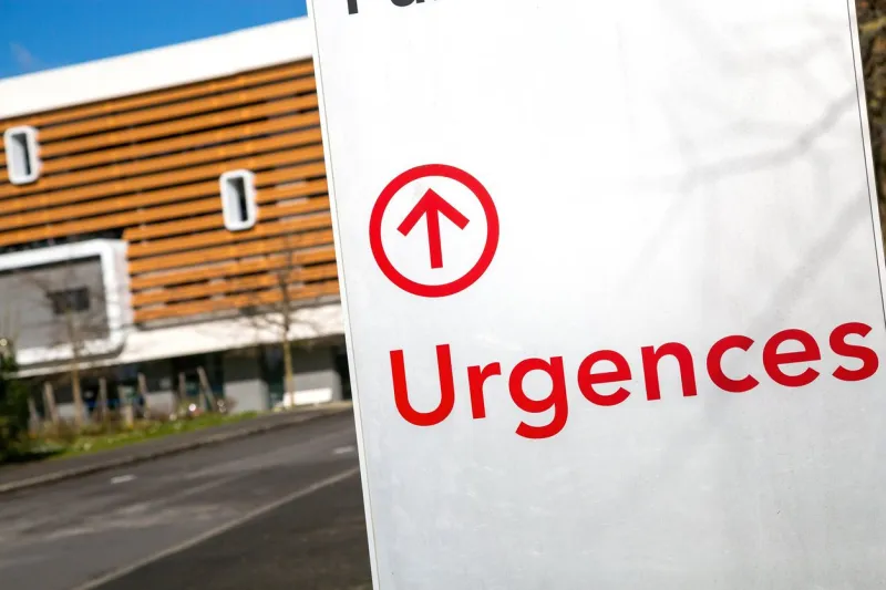 hospital emergency room entrance sign