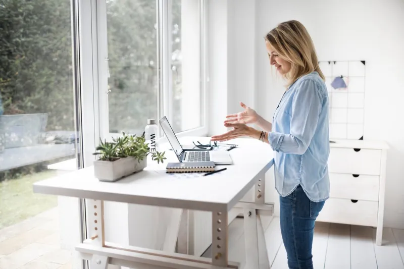 ergonomic woman standing posture when using a computer