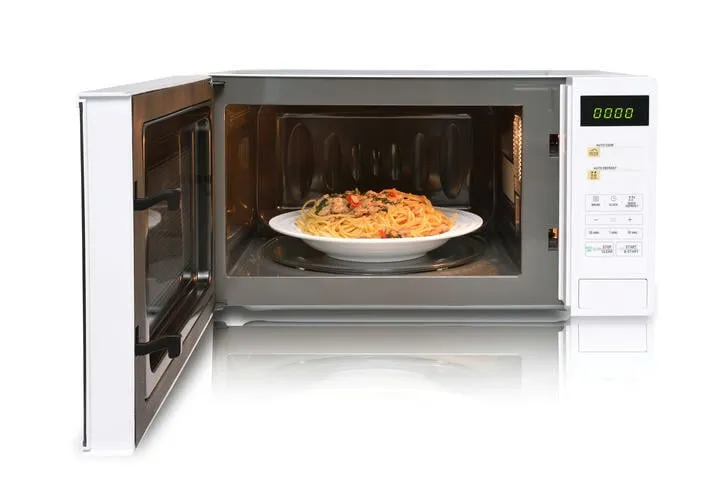 le four à micro-ondes est chaud spaghetti