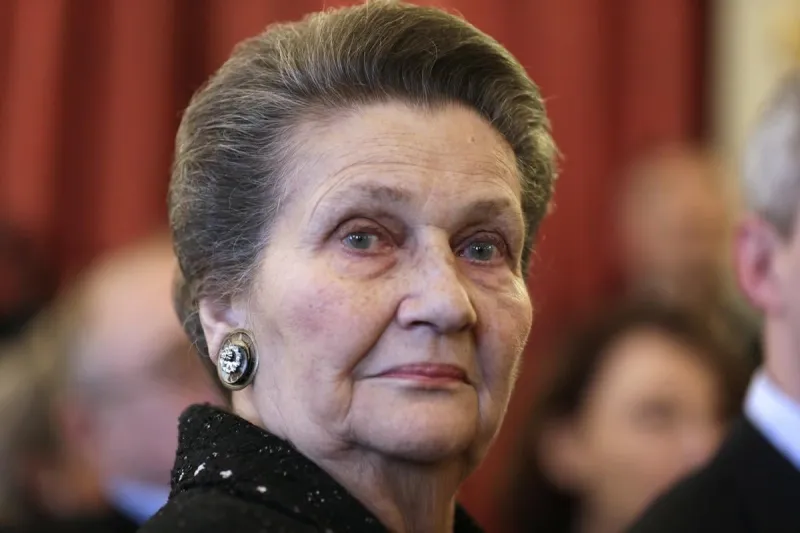 l'ex-ministre de la santé française simone veil assiste le 6 avril 2013 à la remise du prix du livre politique à l'assembée nationale à paris afp photo kenzo tribouillard photo afp kenzo tribouillard