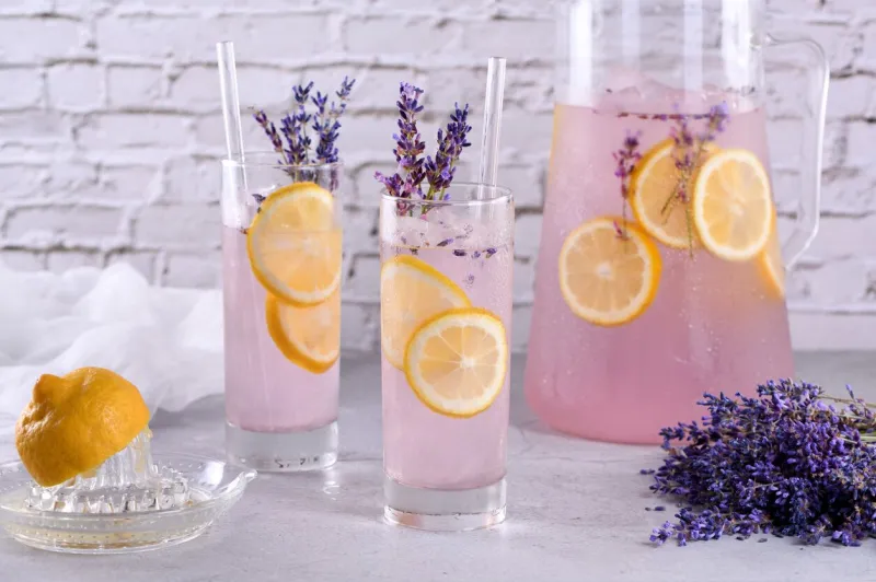 lemonade with soft gentle notes of lavender, very light, incredibly refreshing summer cocktail