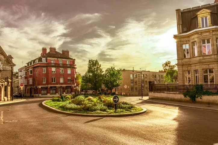 valenciennes is a commune in the nord department in northern france it lies on the scheldt river although the city and region experienced a steady population decline between 1975 and 1990, it has since rebounded