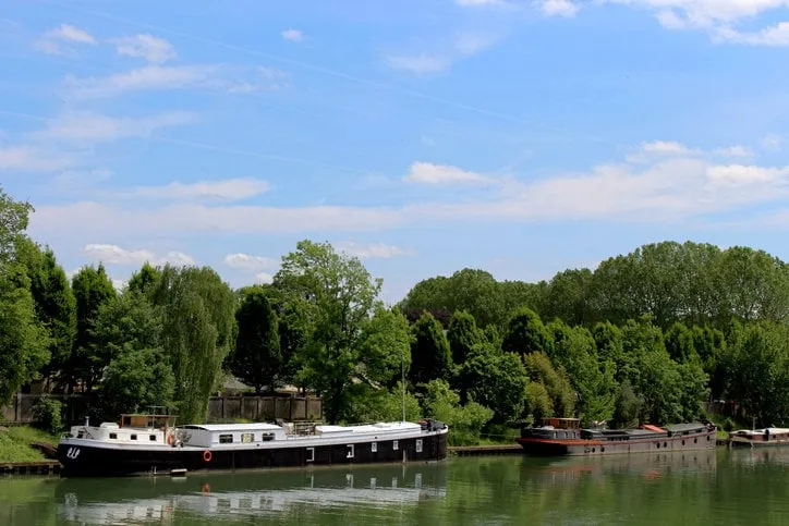 this is a photograph of a barge on the waterfront