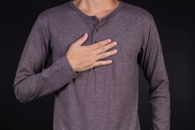 douleur thoracique homme