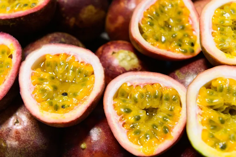 group of passion fruits and its cross section with seeds