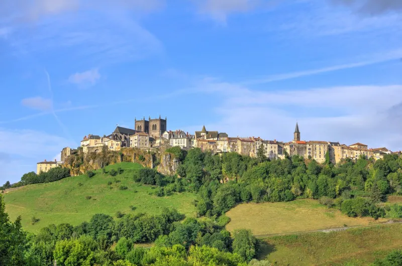 saint flour is a commune in the cantal department in the auvergne region in south-central france
