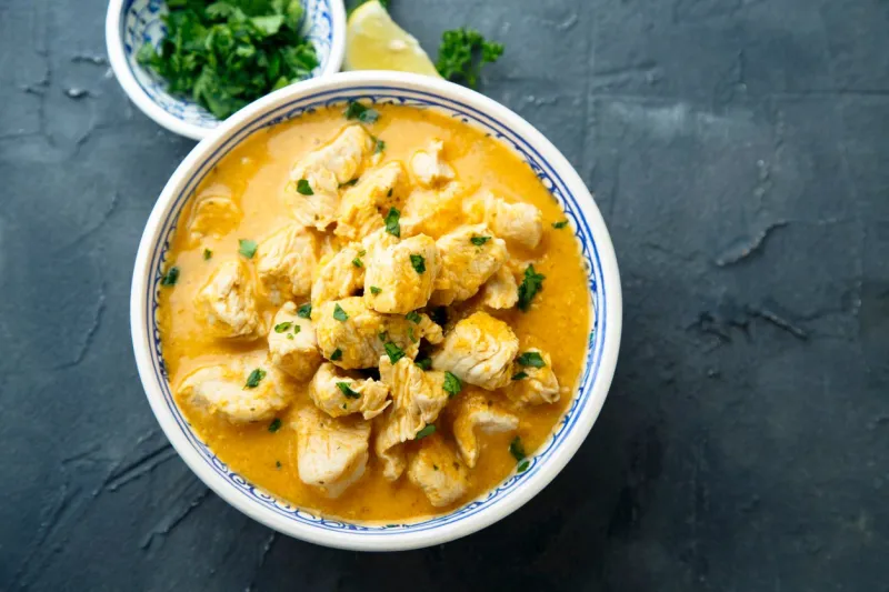 chicken in spicy coconut sauce