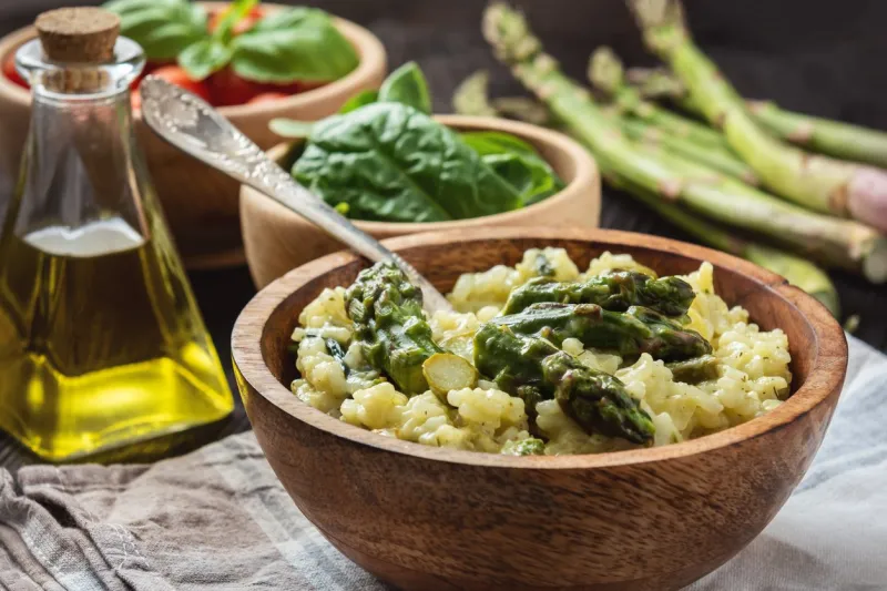 asparagus and spinach risotto , italian cuisine