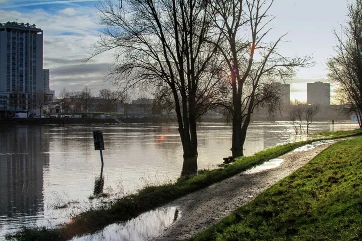 crue de la seine au pont du port à l'anglais à vitry-sur-seine