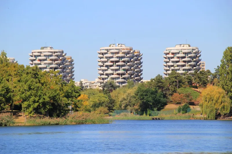créteil, france, september 19, 2019   indian summer on créteil lake the lake is located near the val de marne prefecture in créteil city, france