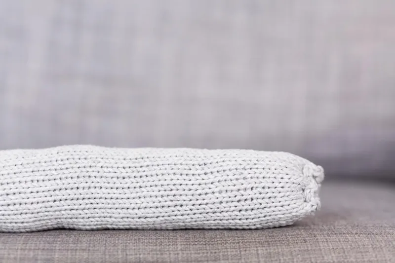 chien de porte tricoté