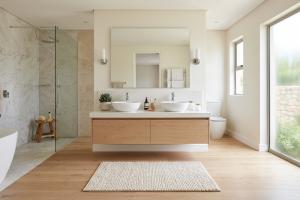 salle de bain avec tapis de bain au sol