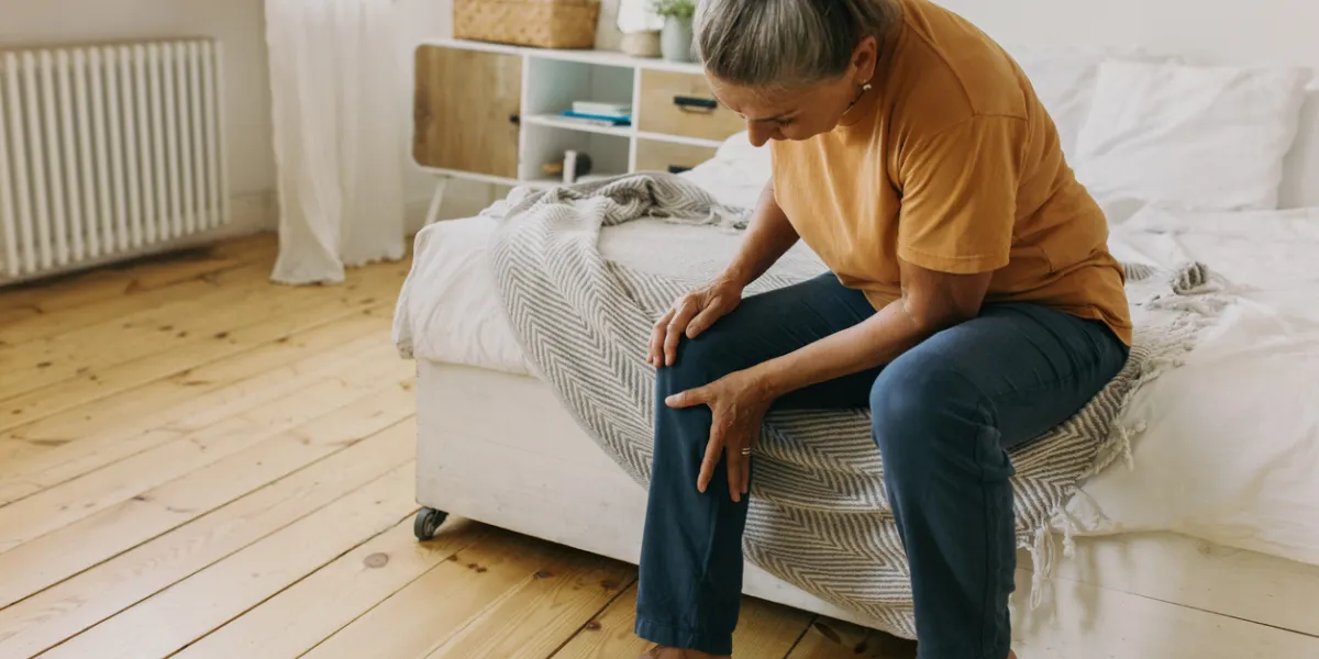 femme qui souffre de raideurs nocturnes
