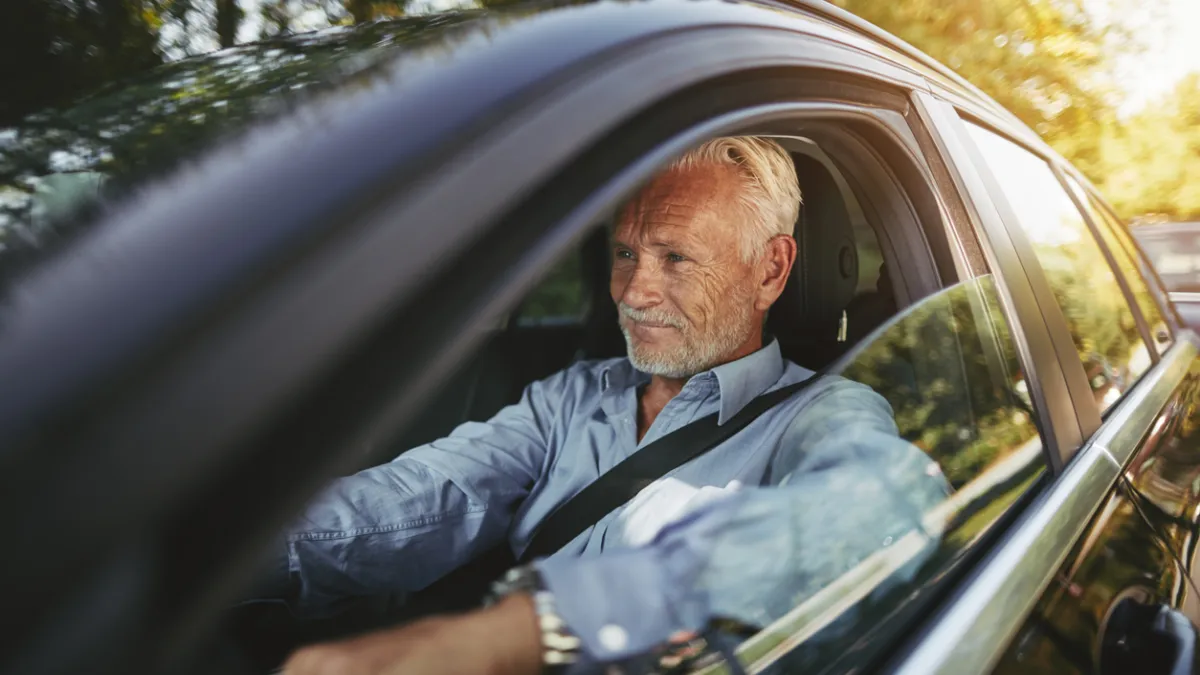 senior au volant