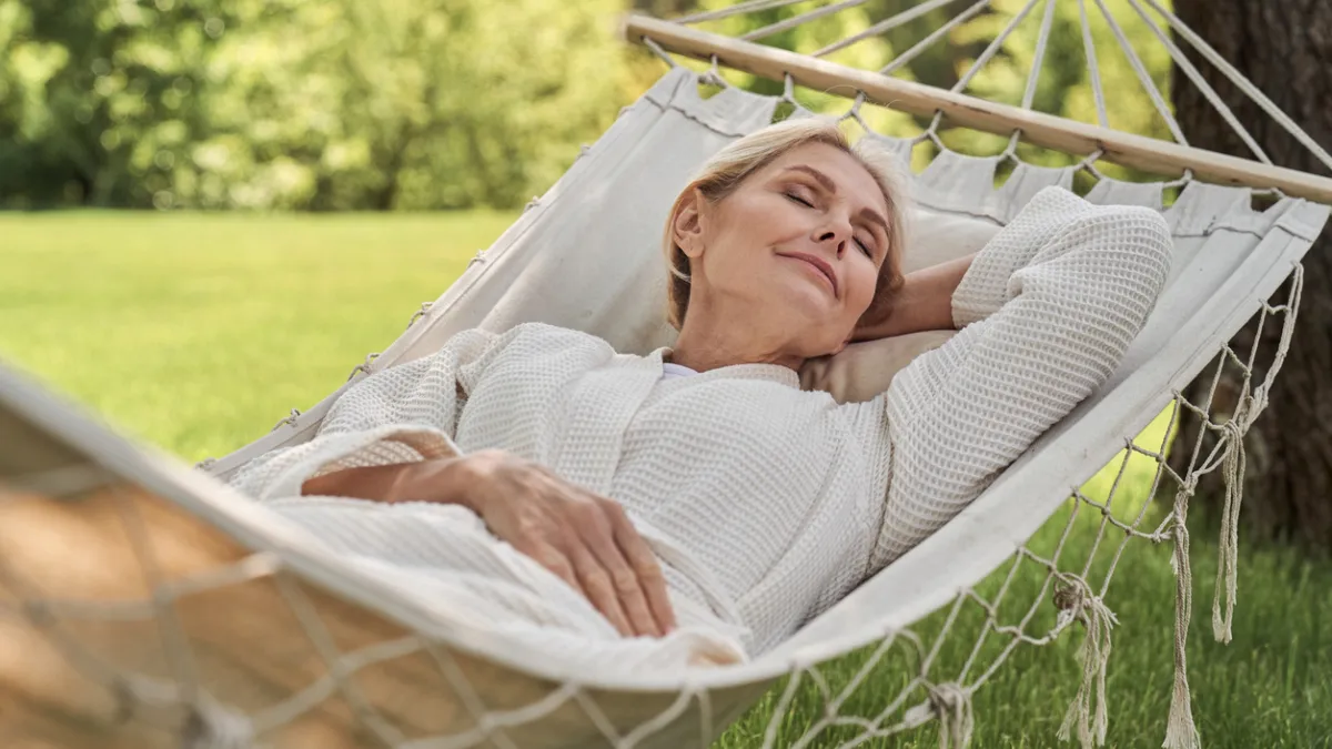 femme qui dort dans un hamac