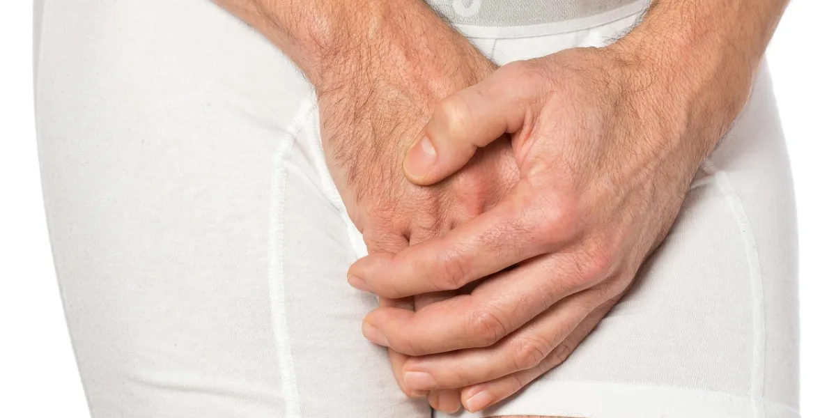 homme avec une envie d'urine, blasenschwäsche - timide