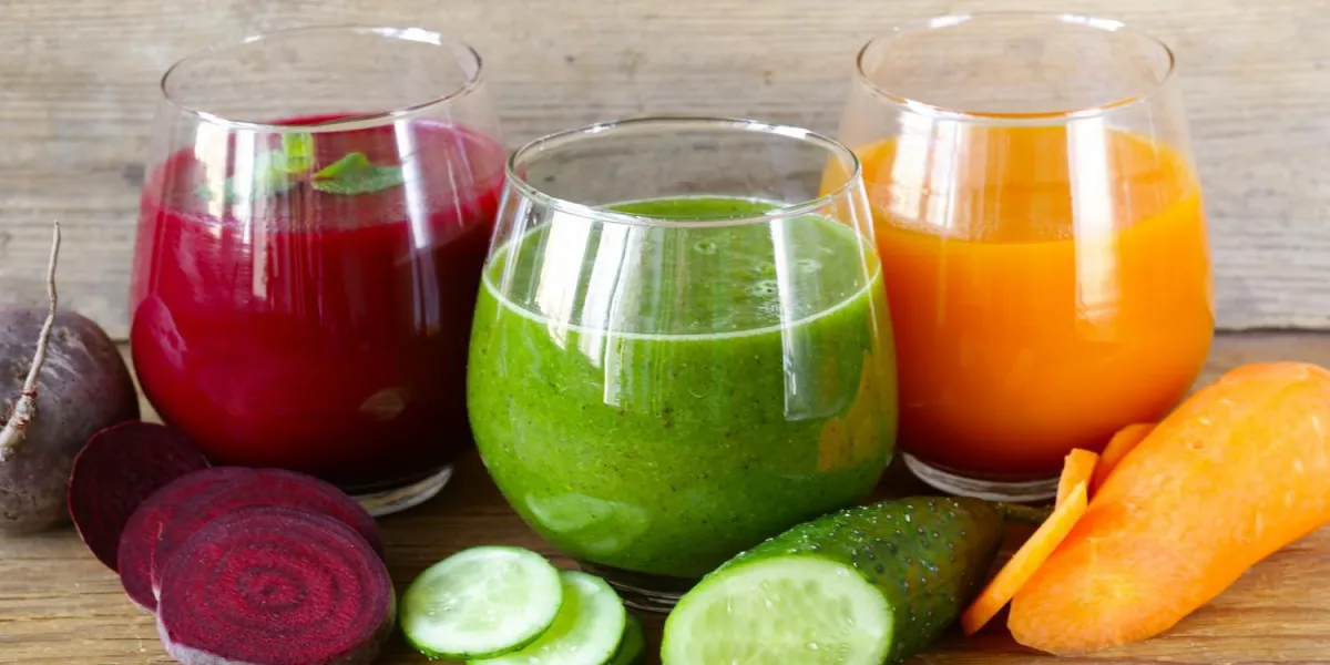 jus frais assortis de fruits et légumes