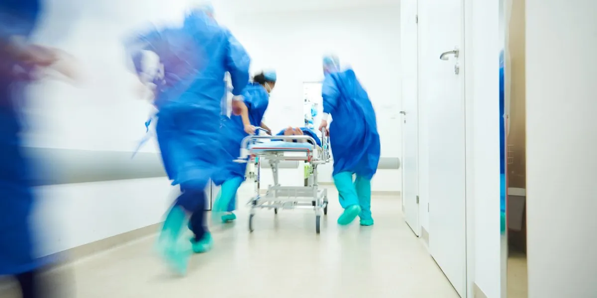 doctors running for the surgery