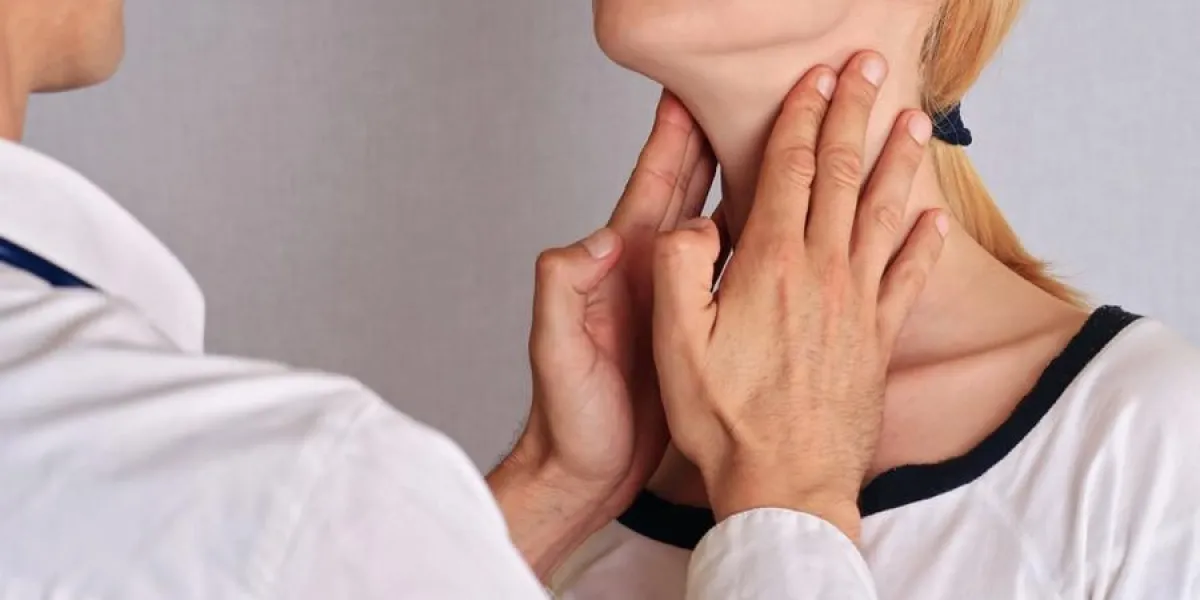 femme, obtenir, glande thyroïde, contrôle, santé, concept, médical