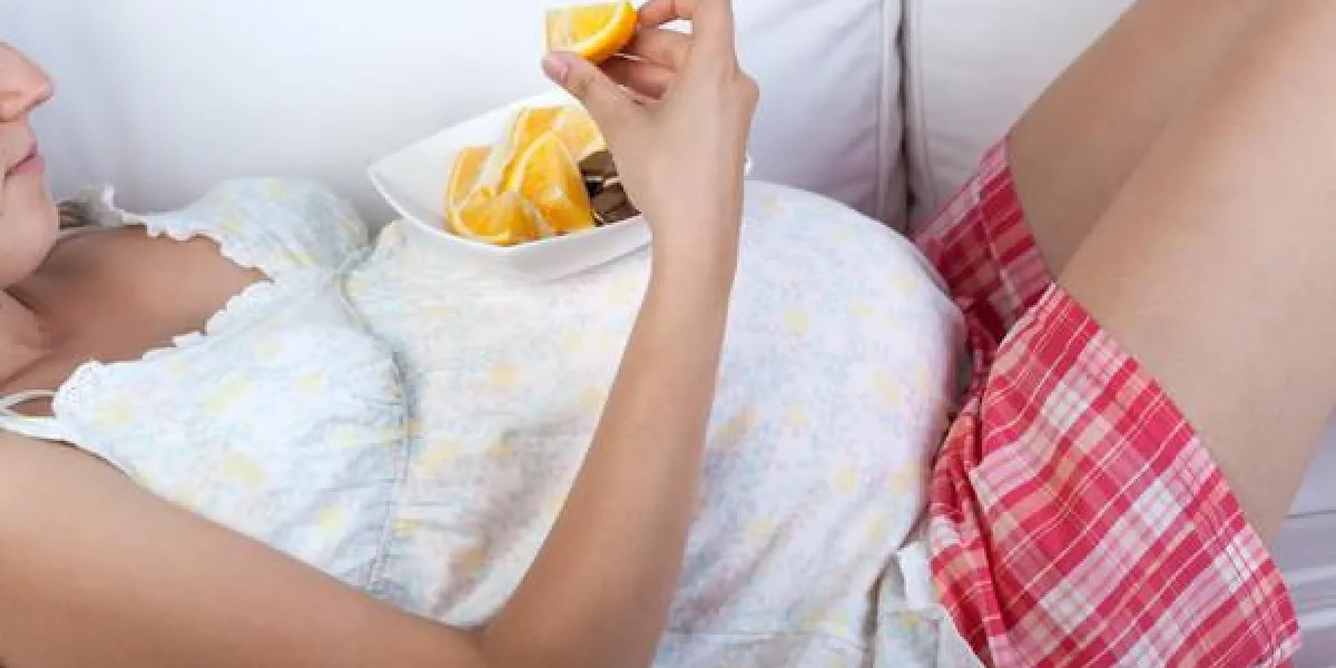 femme enceinte, manger de l'orange le matin