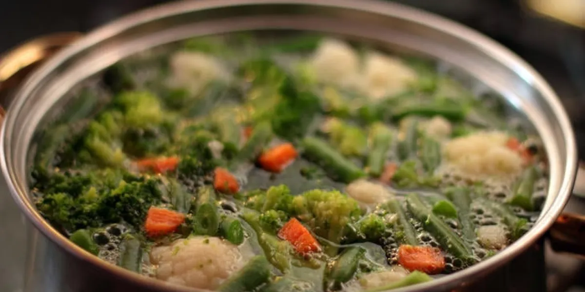mélange de légumes à cuire dans la casserole