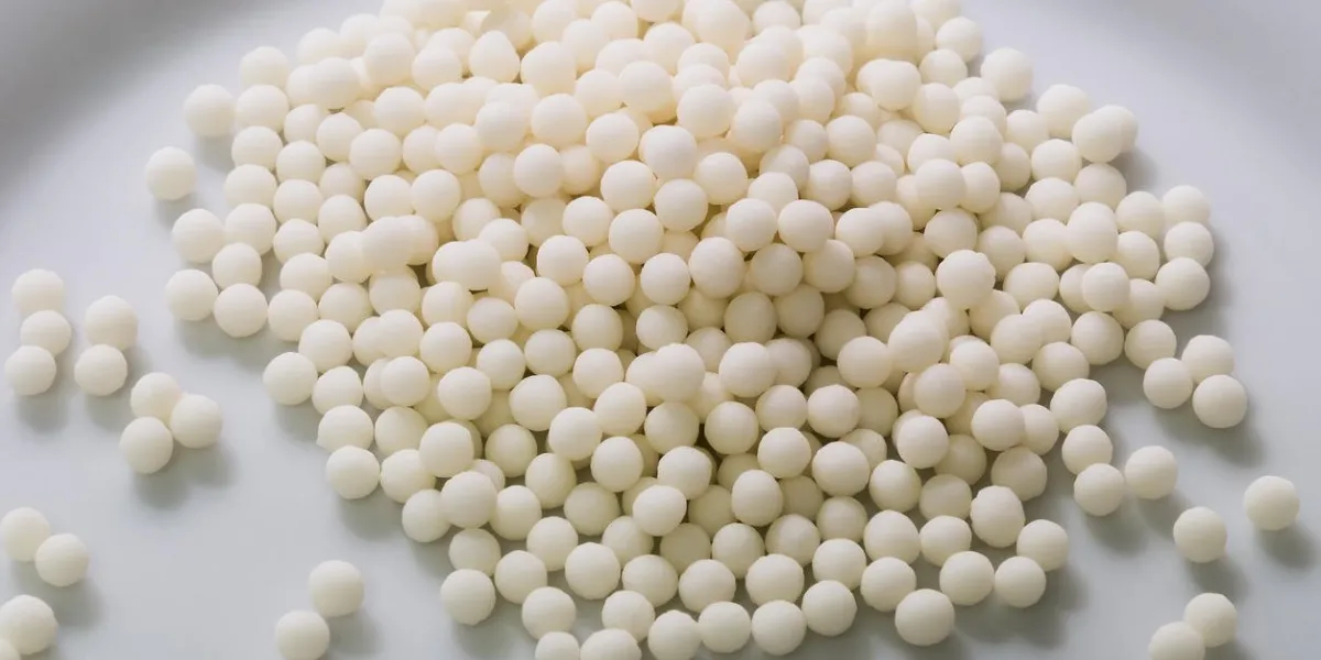 granules homéopathiques sont dispersés par un gros plan