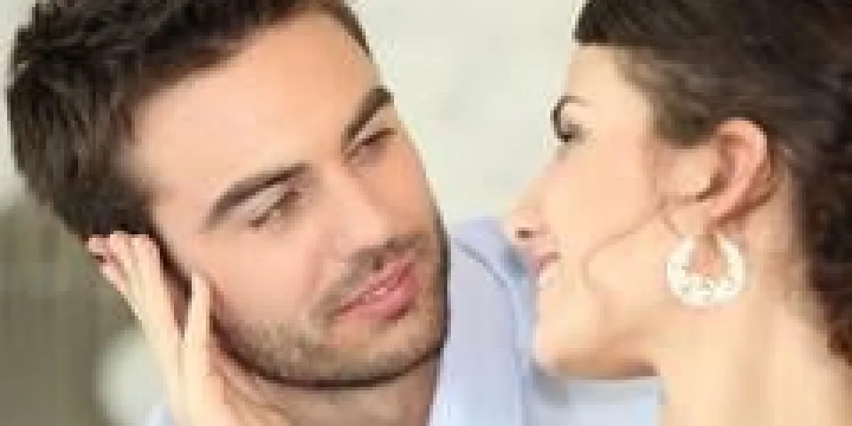 couple en regardant les uns les autres