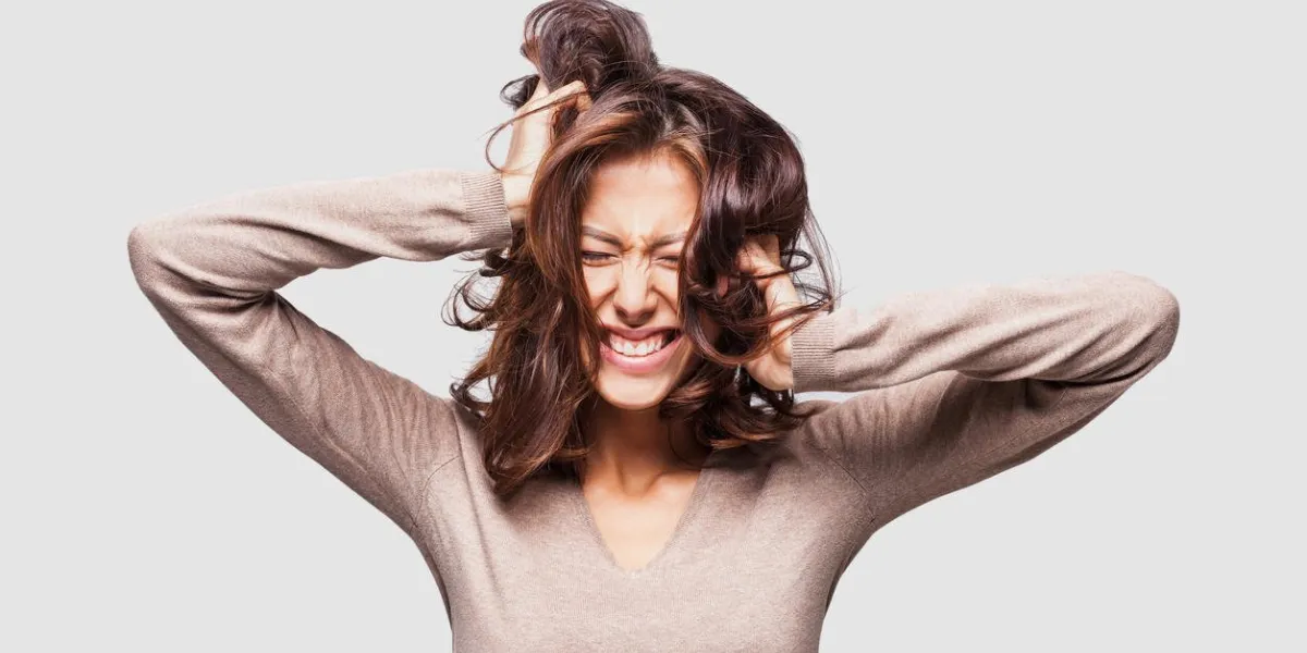 jeune femme ayant des problèmes