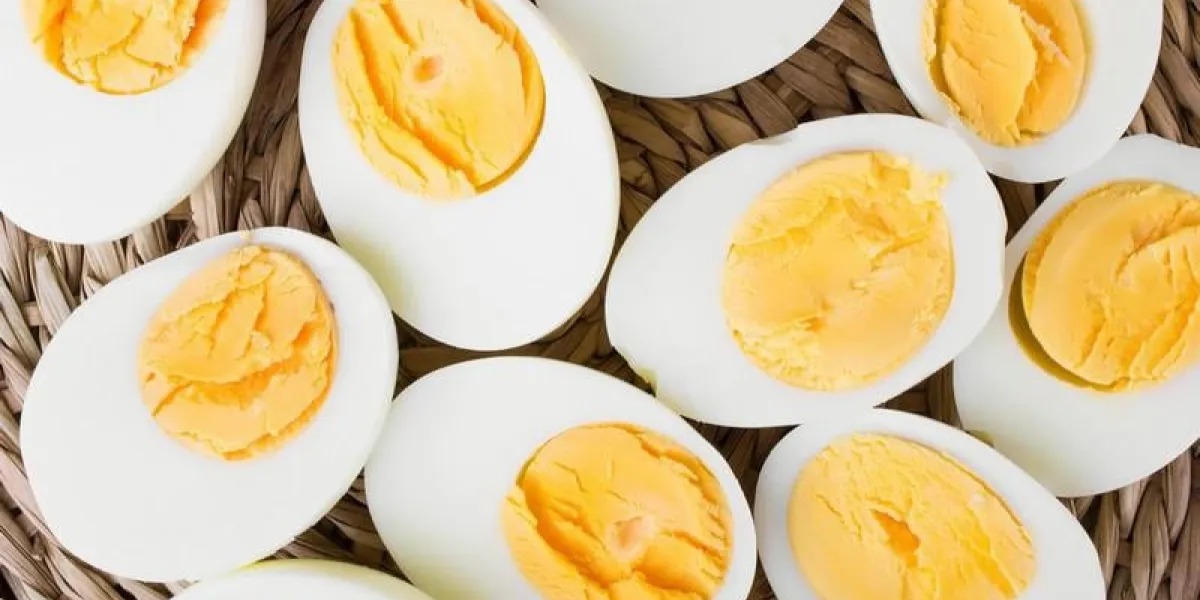 œufs durs en tranches