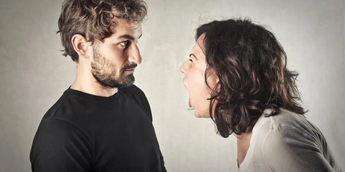 criant le pouvoir de la femme