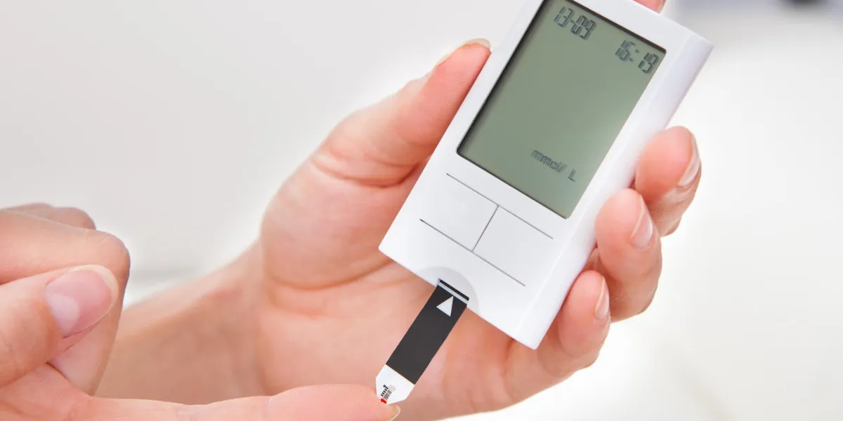 gros plan, main, tenue, sucre, vérification, machine