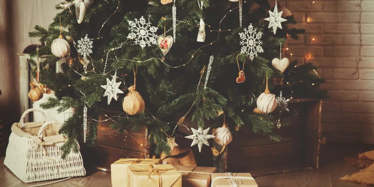 christmas tree and presents in decorated living room, christmas and new year concept