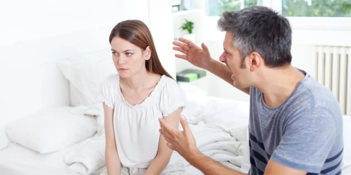 image de jeune couple ayant des querelles