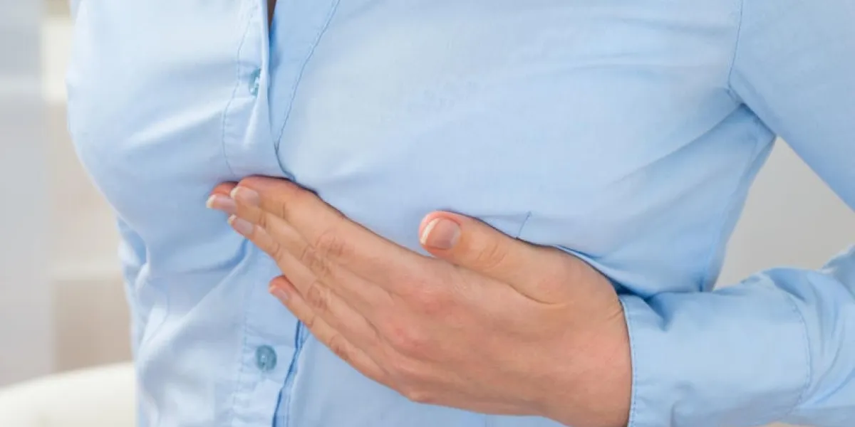 gros plan photo de femme d'affaires souffrant de douleur