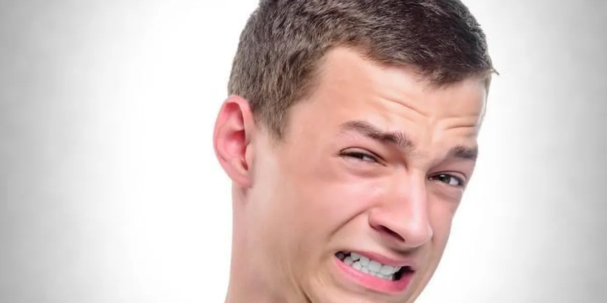 portrait d'un homme dégoûté tonique photo