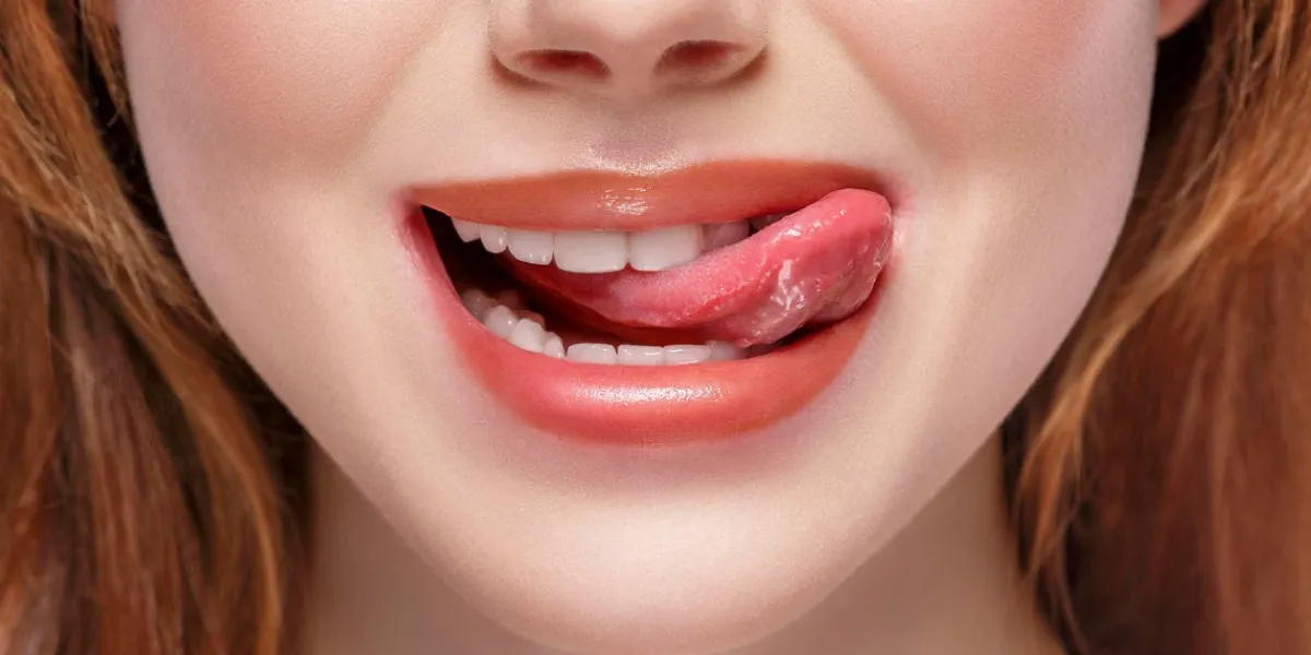 langue naturelle bouche ouverte studio tourné