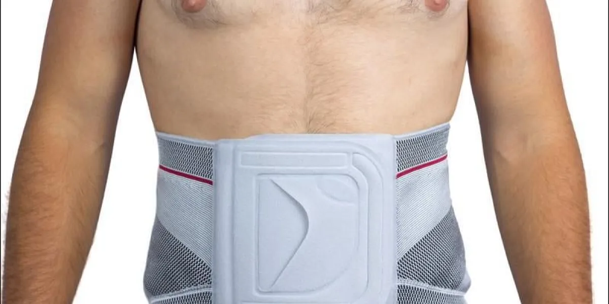 bandage sur la section de la taille d'un jeune homme