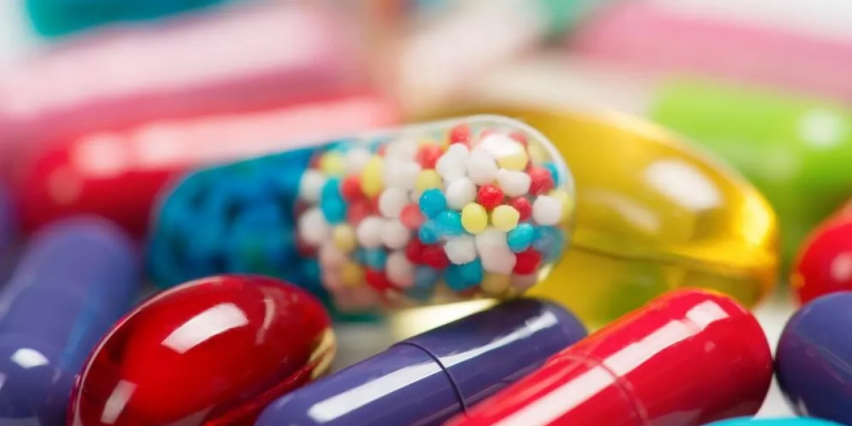 pilules isolés sur fond blanc